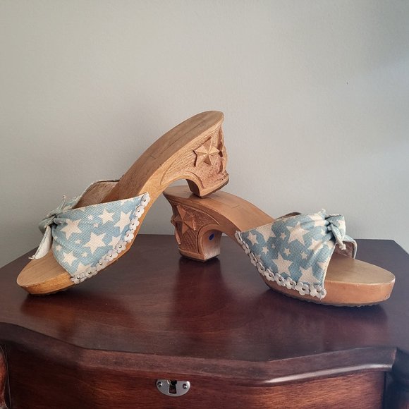 Betsey Johnson Blue Star wood Platform Sandals - Picture 1 of 7